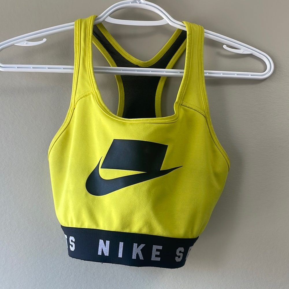 Nike sports bra size small